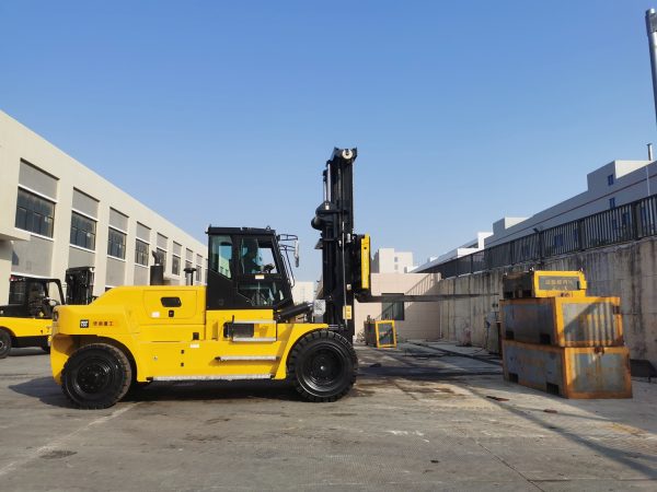 HNF-150S 15吨 重型叉车 - Image 2